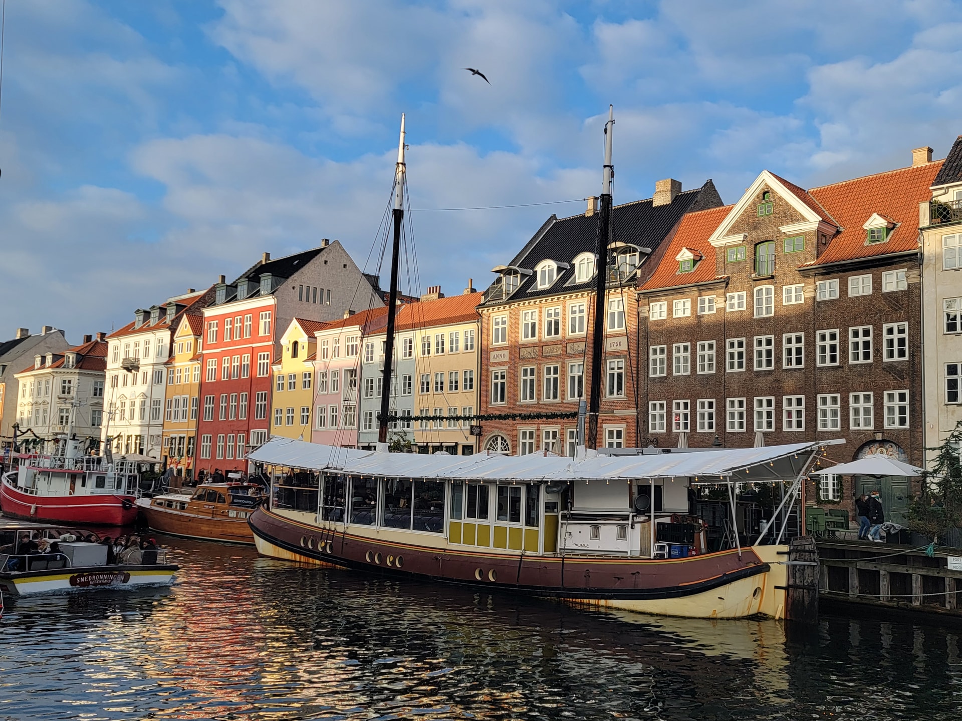 Picture of Nyhavn harbor