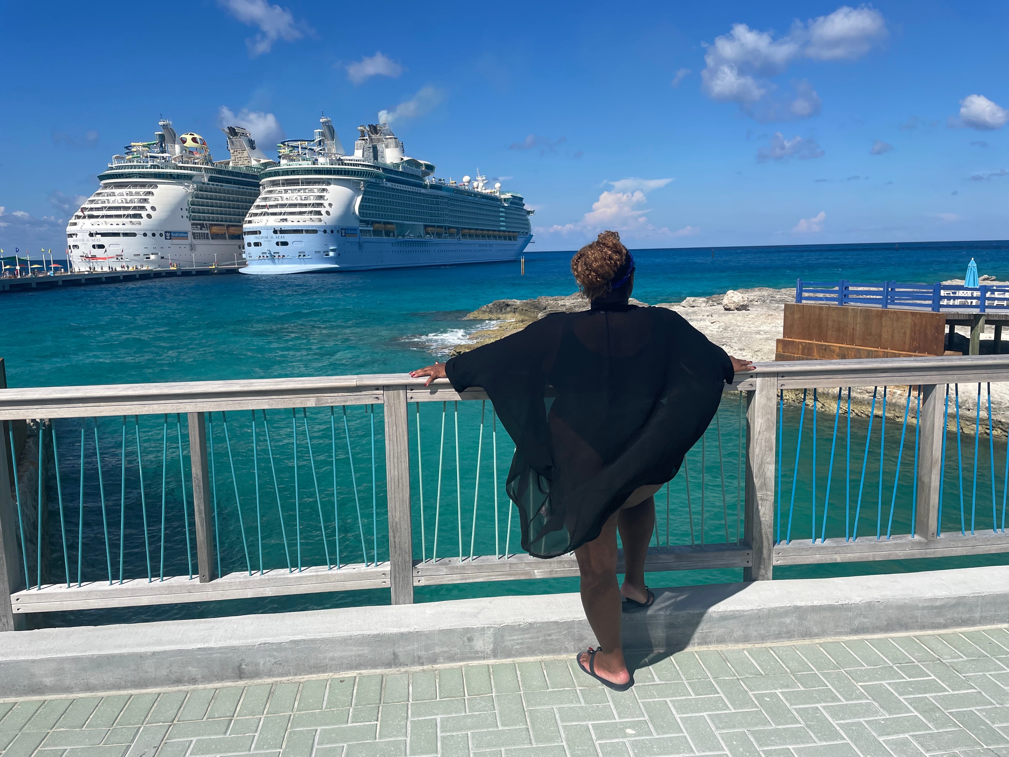 Travel advisor posing on the seaside