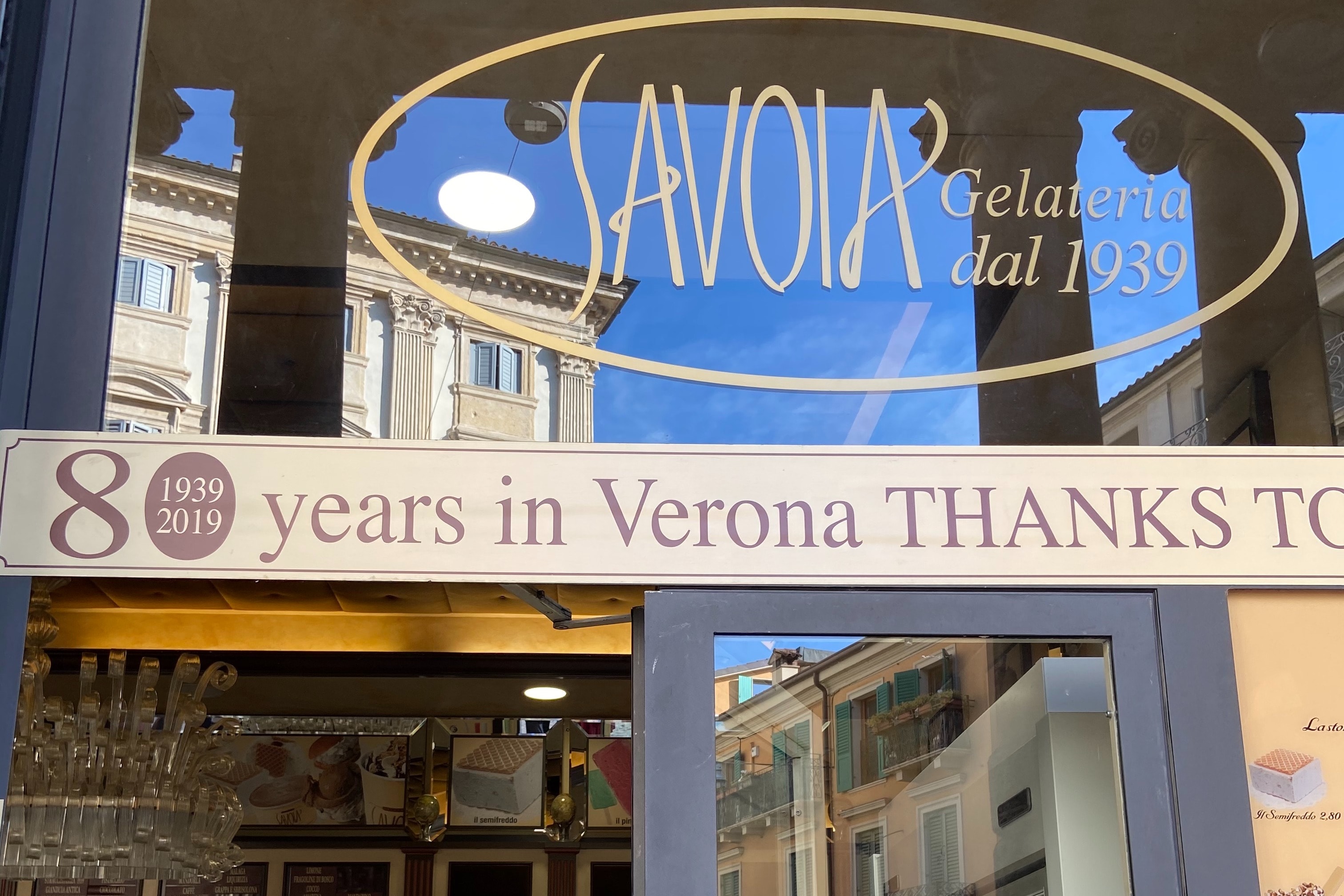 signage-verona-travel-guide