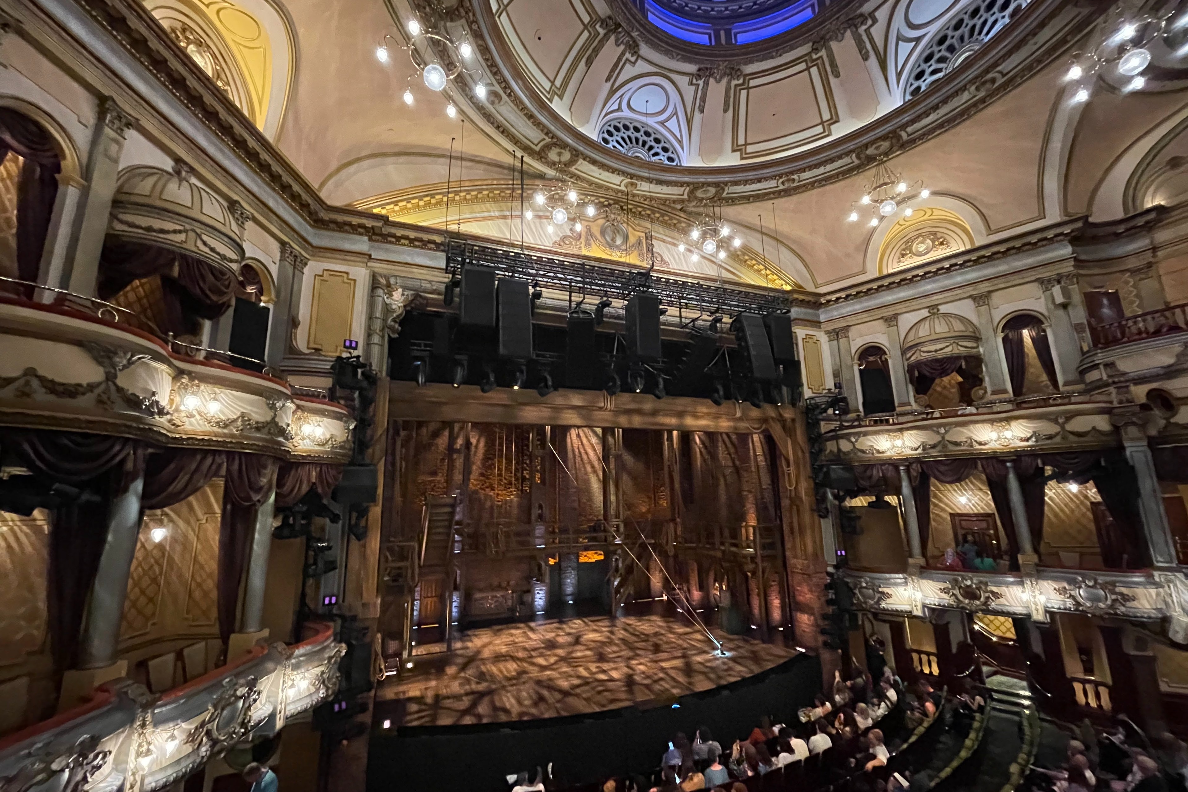 The Victoria Palace Theatre is where you can watch the Hamilton.