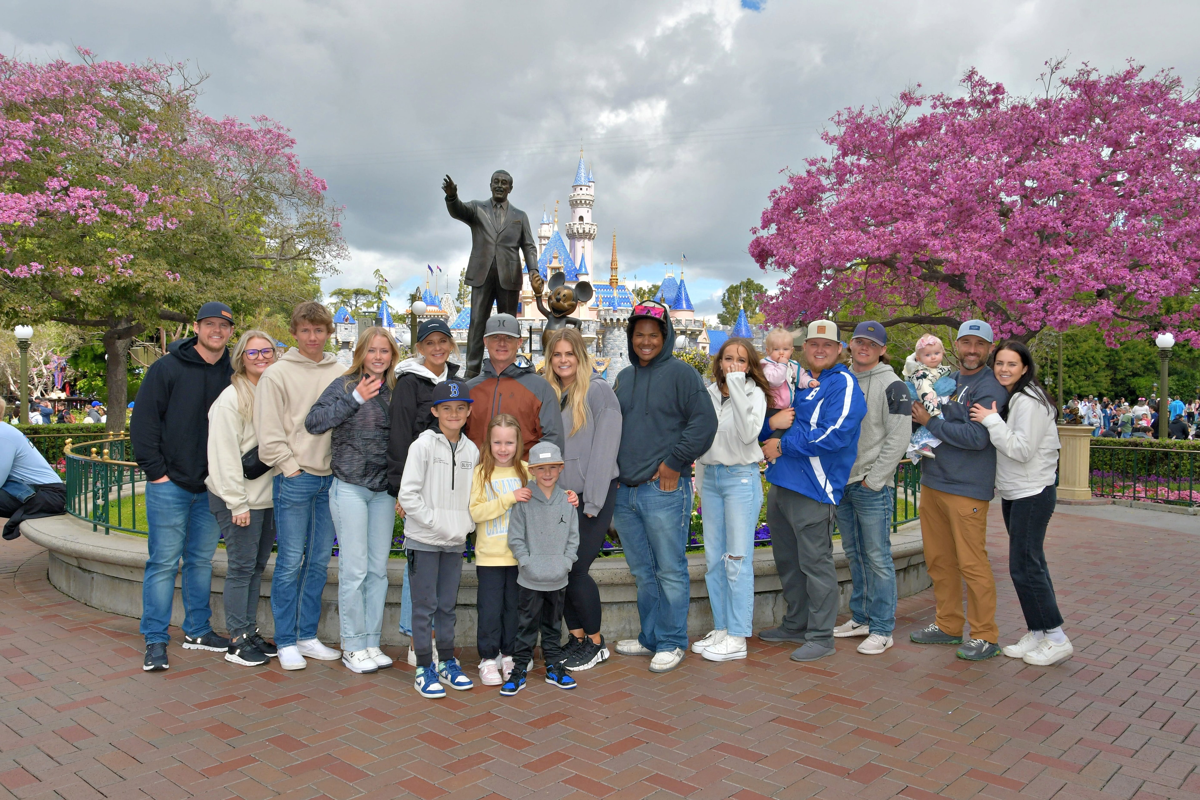 group picture front of statue