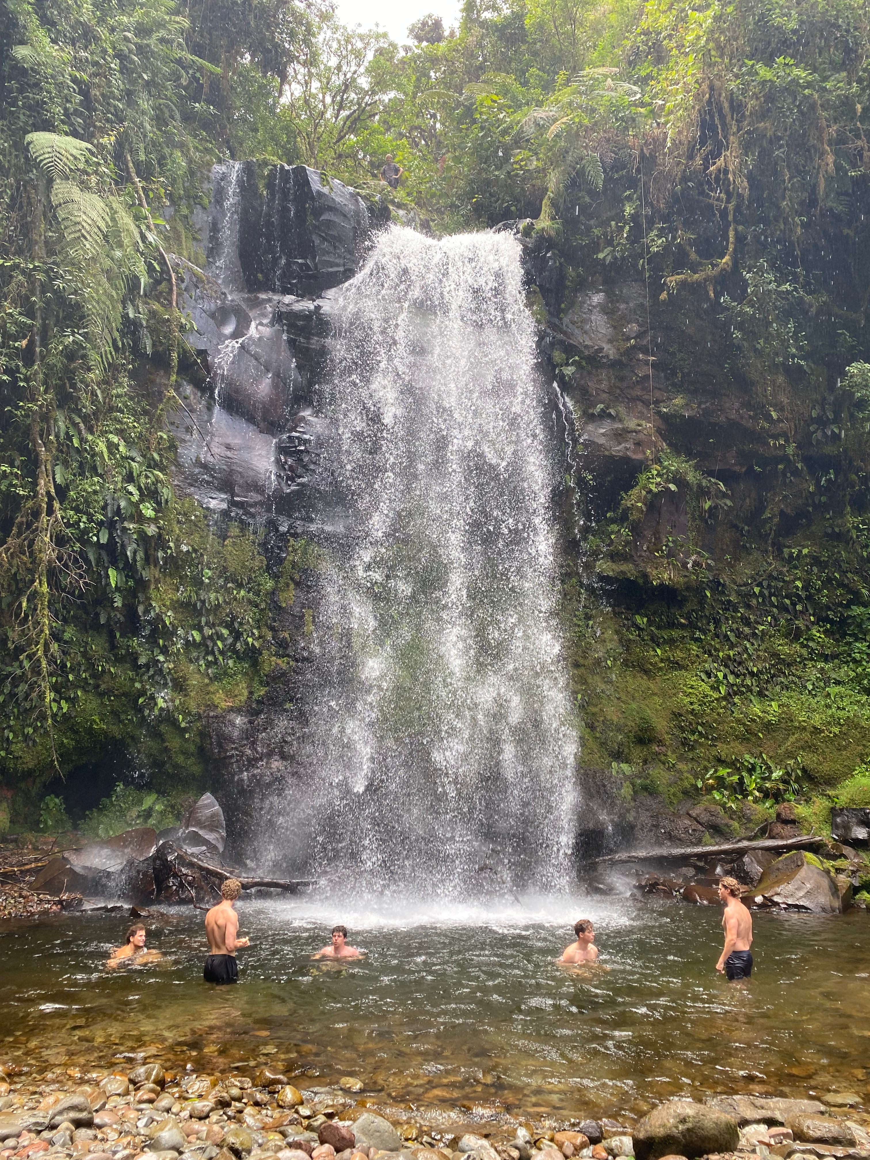 A view of a waterfall during the daytime. 