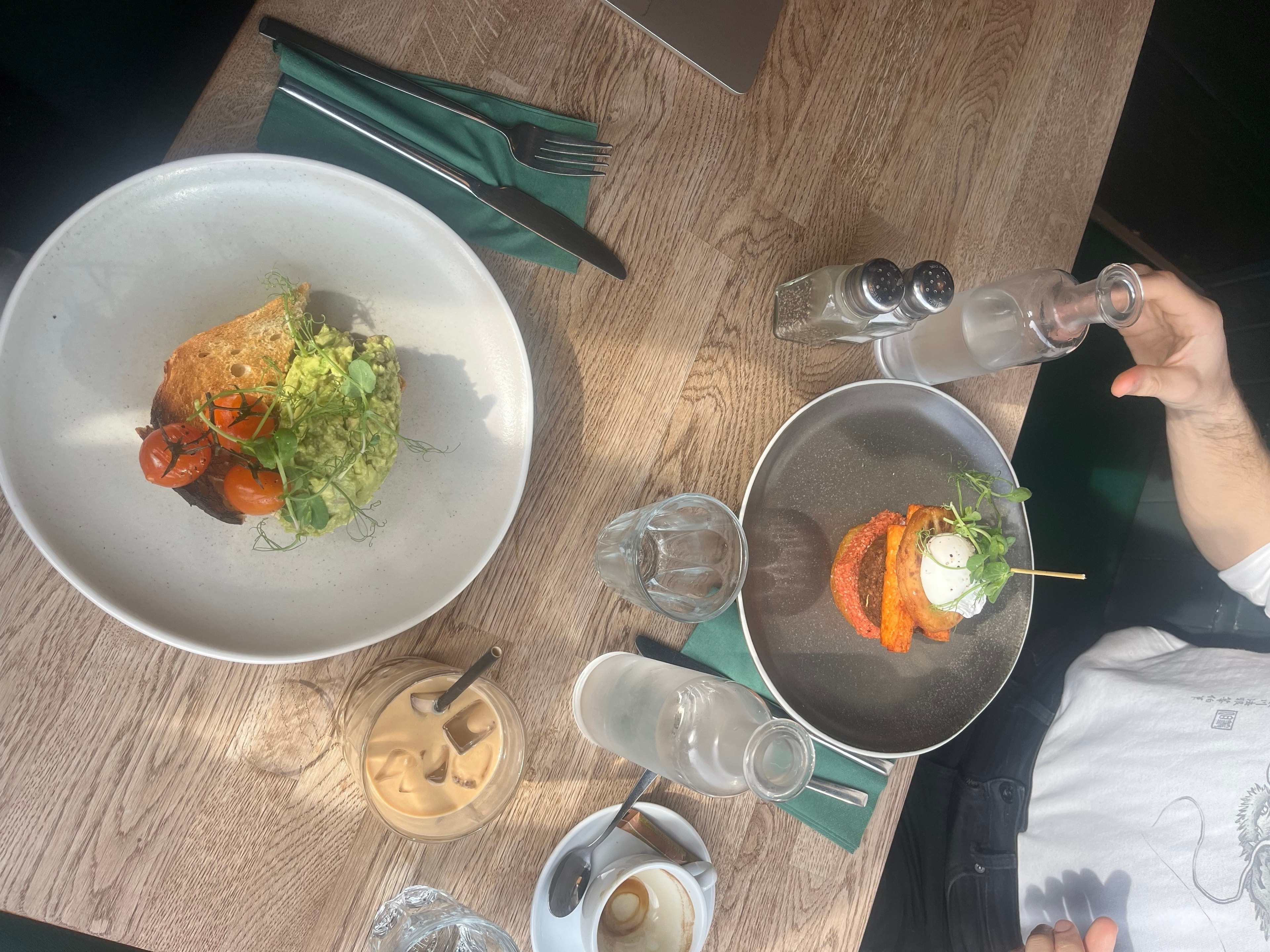 A delightful dining setup featuring avocado toast and a poached egg dish, ready for a refreshing meal.