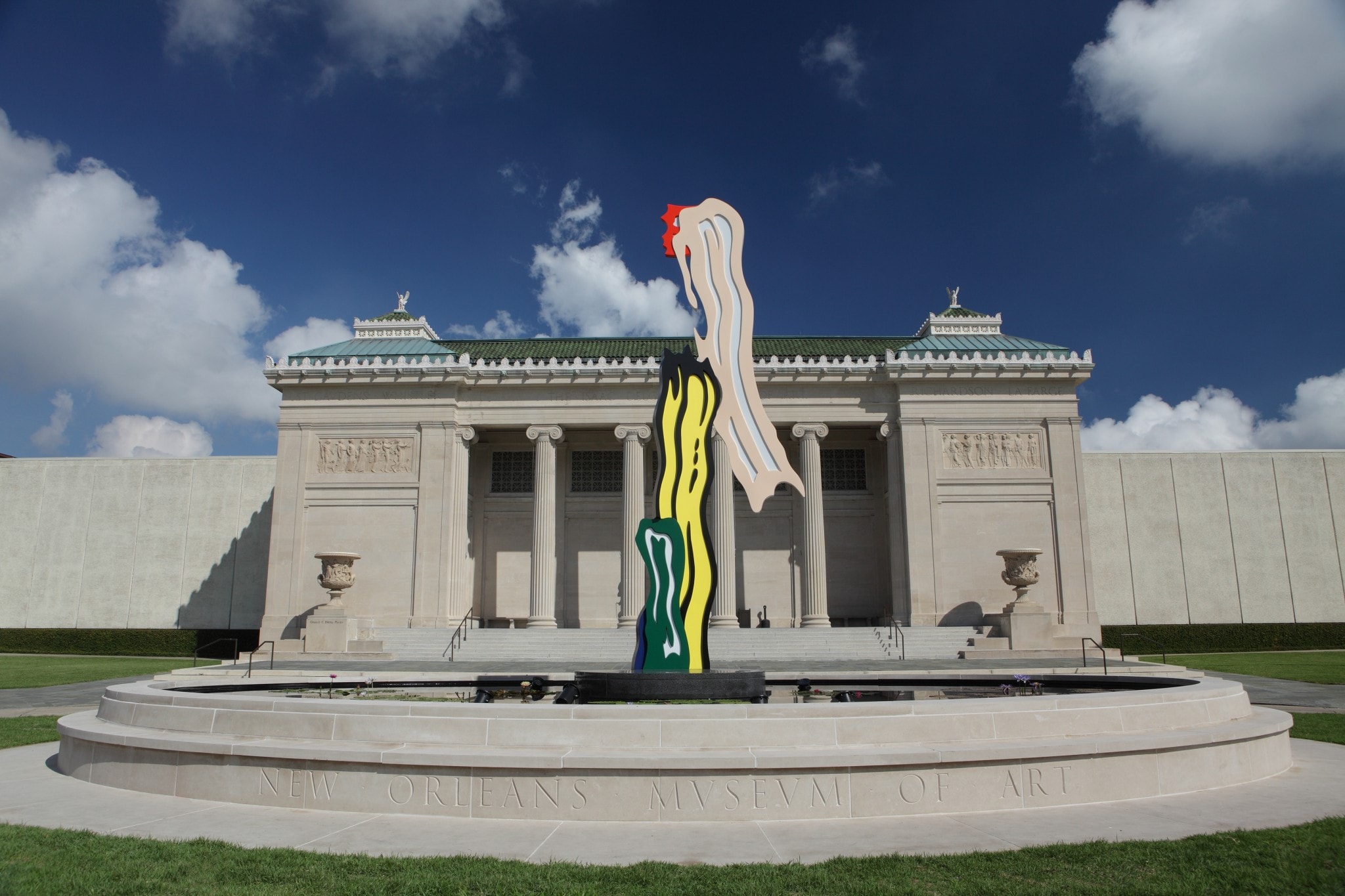 Facade of New Orleans Museum of Art at daytime.