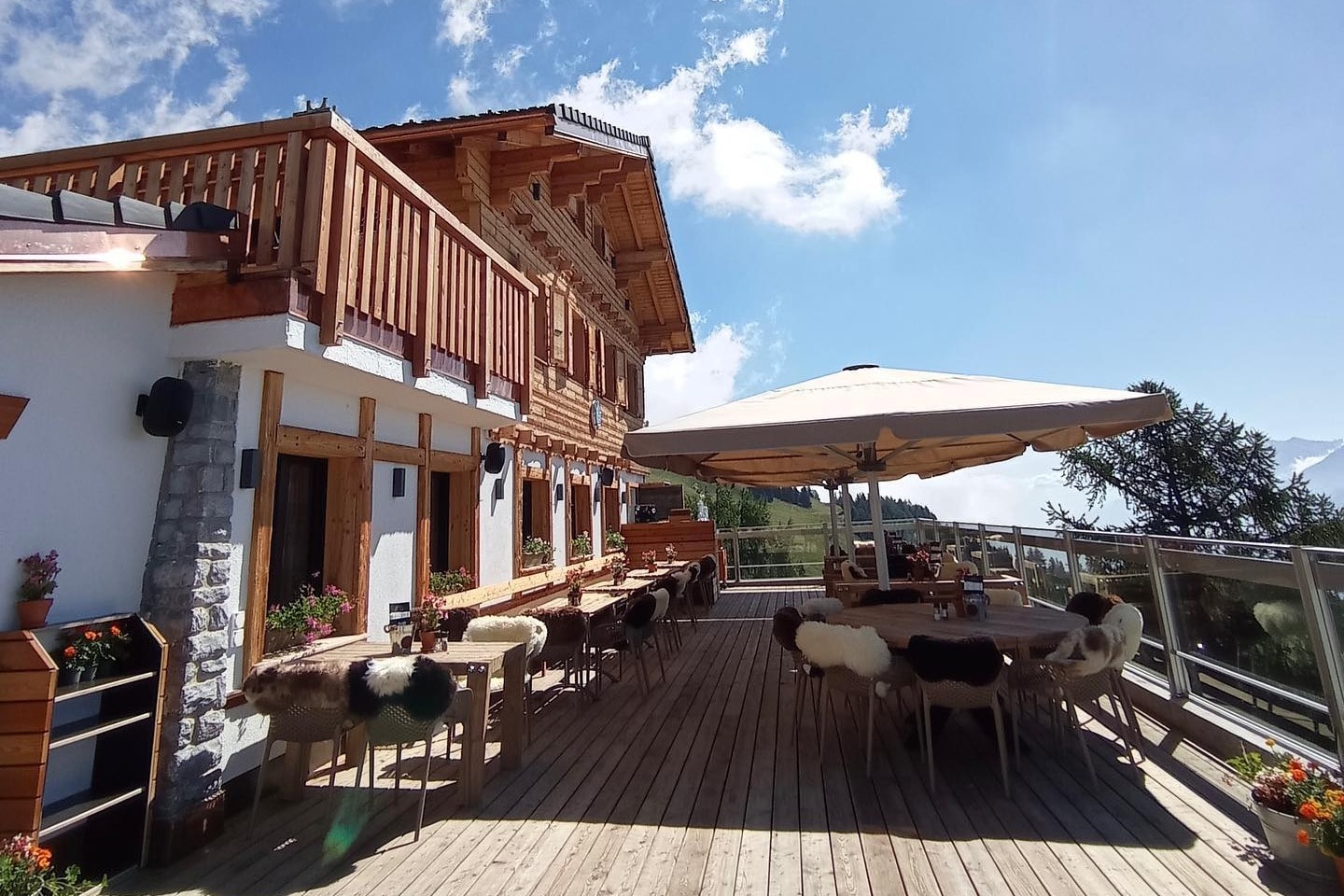 An outdoor dining area