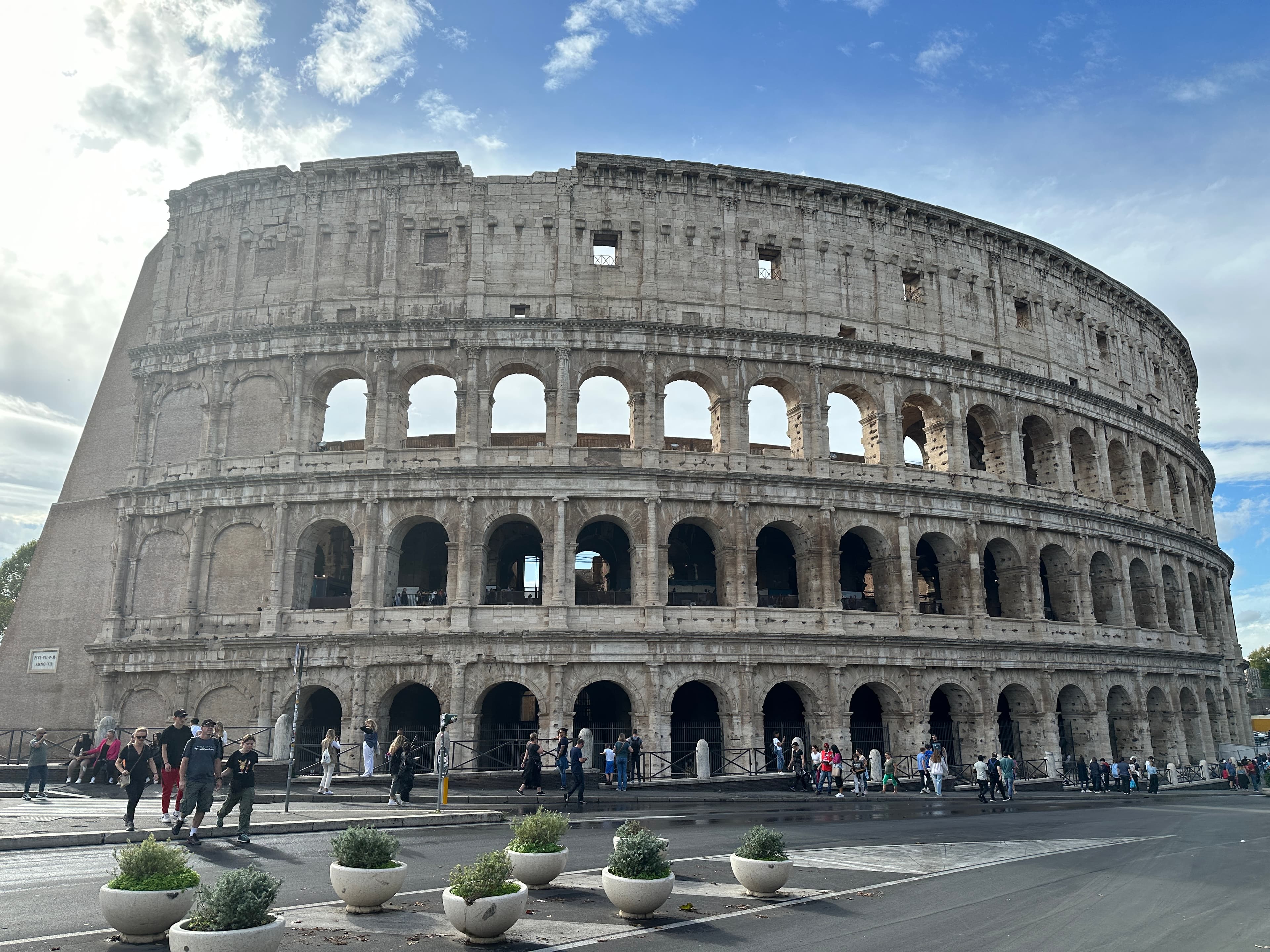 Picture of one of the wonder of world in Rome: The Colosseum