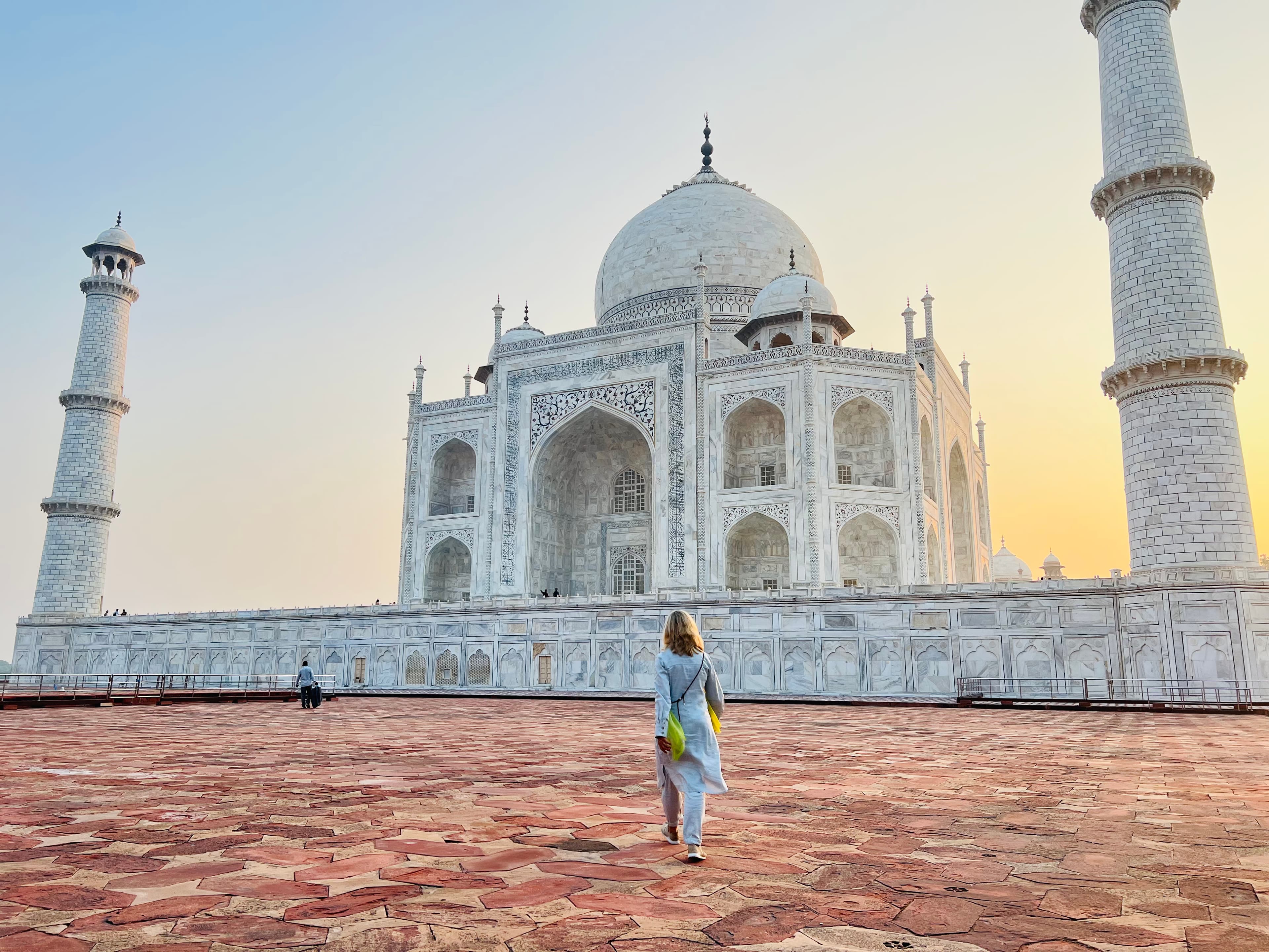 Picture of Susanne walking towards the Taj Mahal at sunset