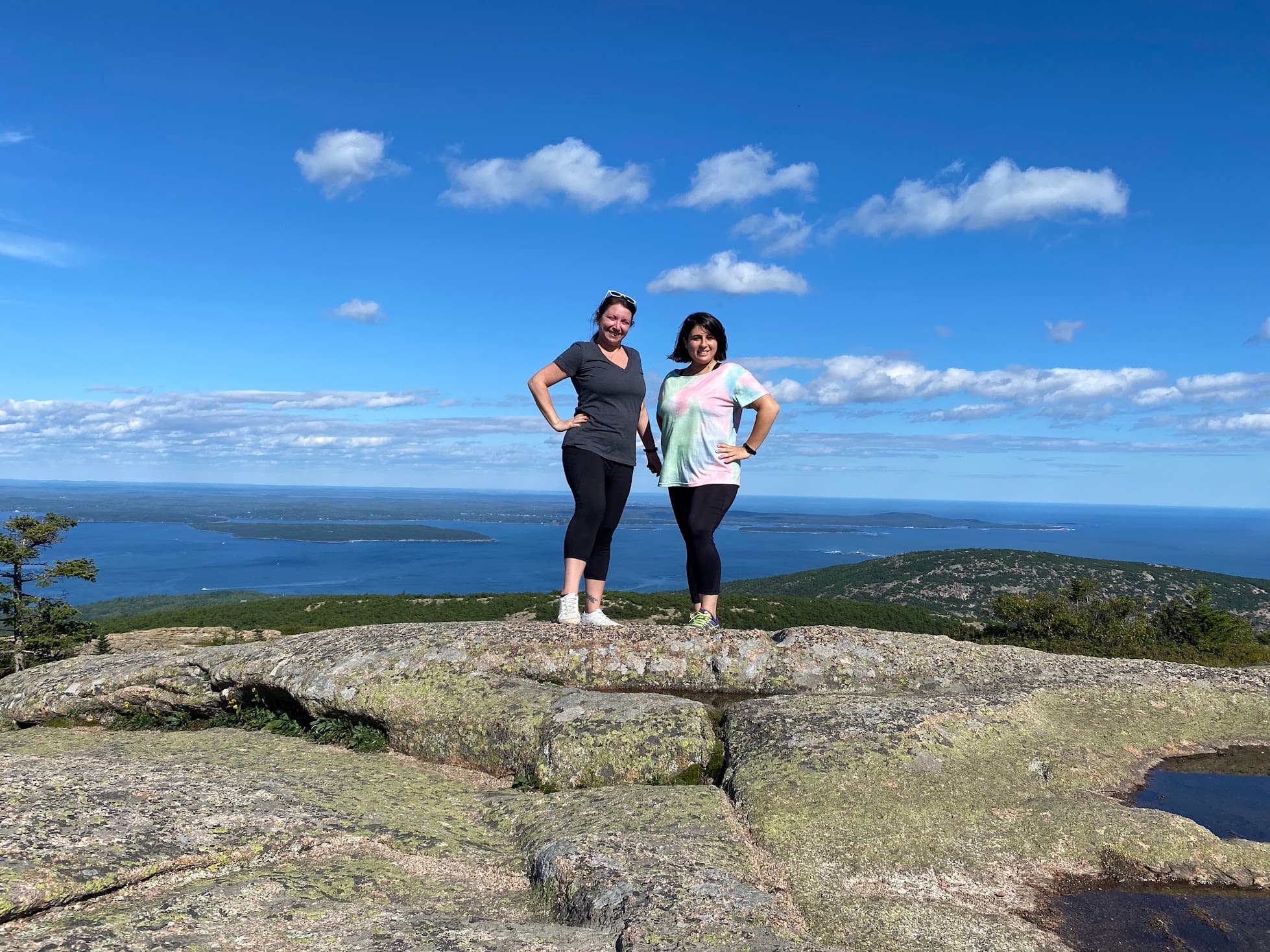 Travel advisor posing on sea side