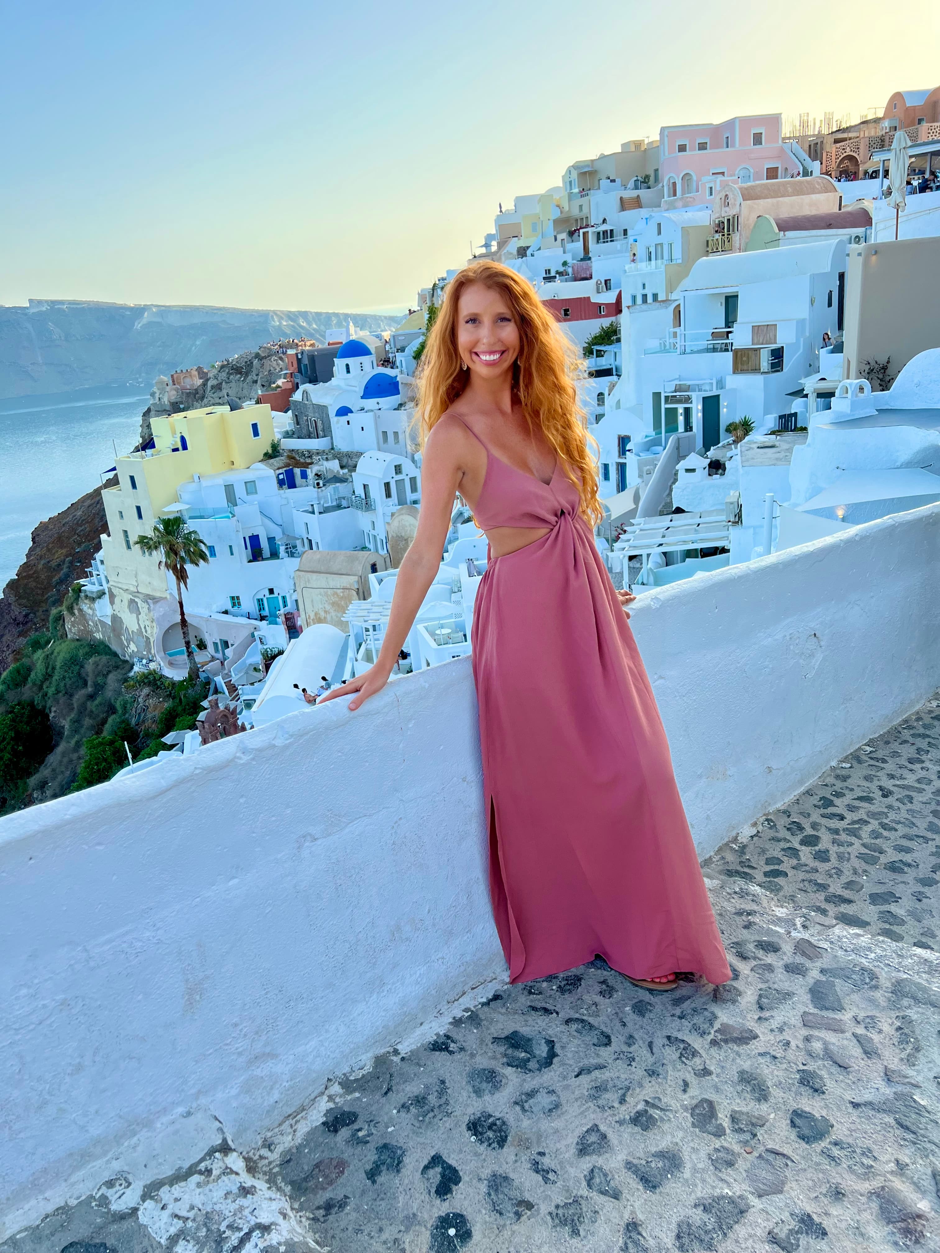 Travel advisor in front of ocean.