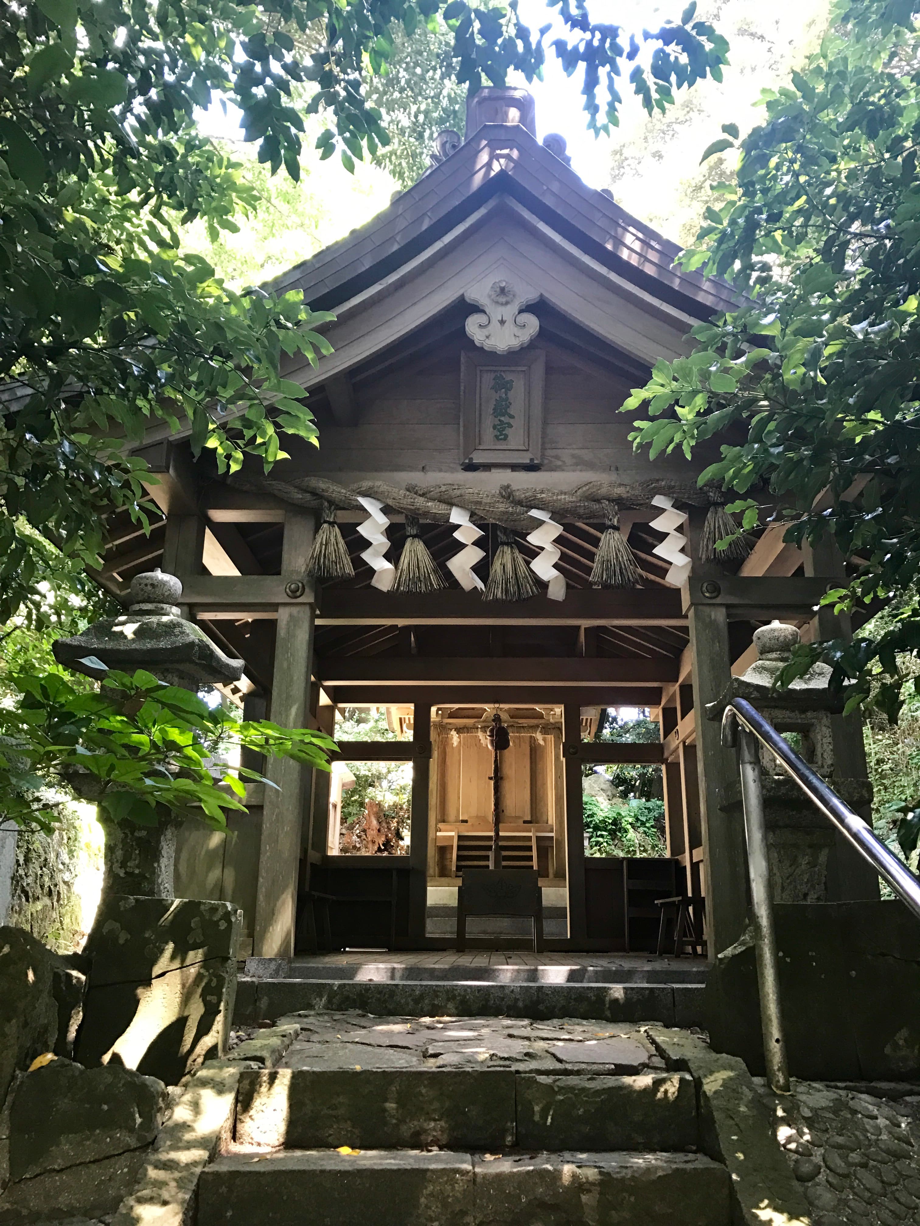 A beautiful picture of japnese building front view with trees