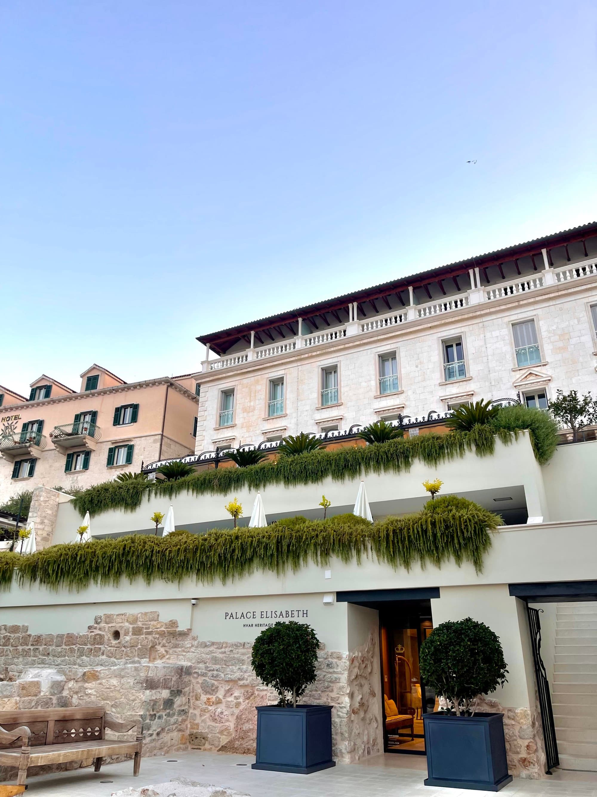 A hotel named Palace Elisabeth.