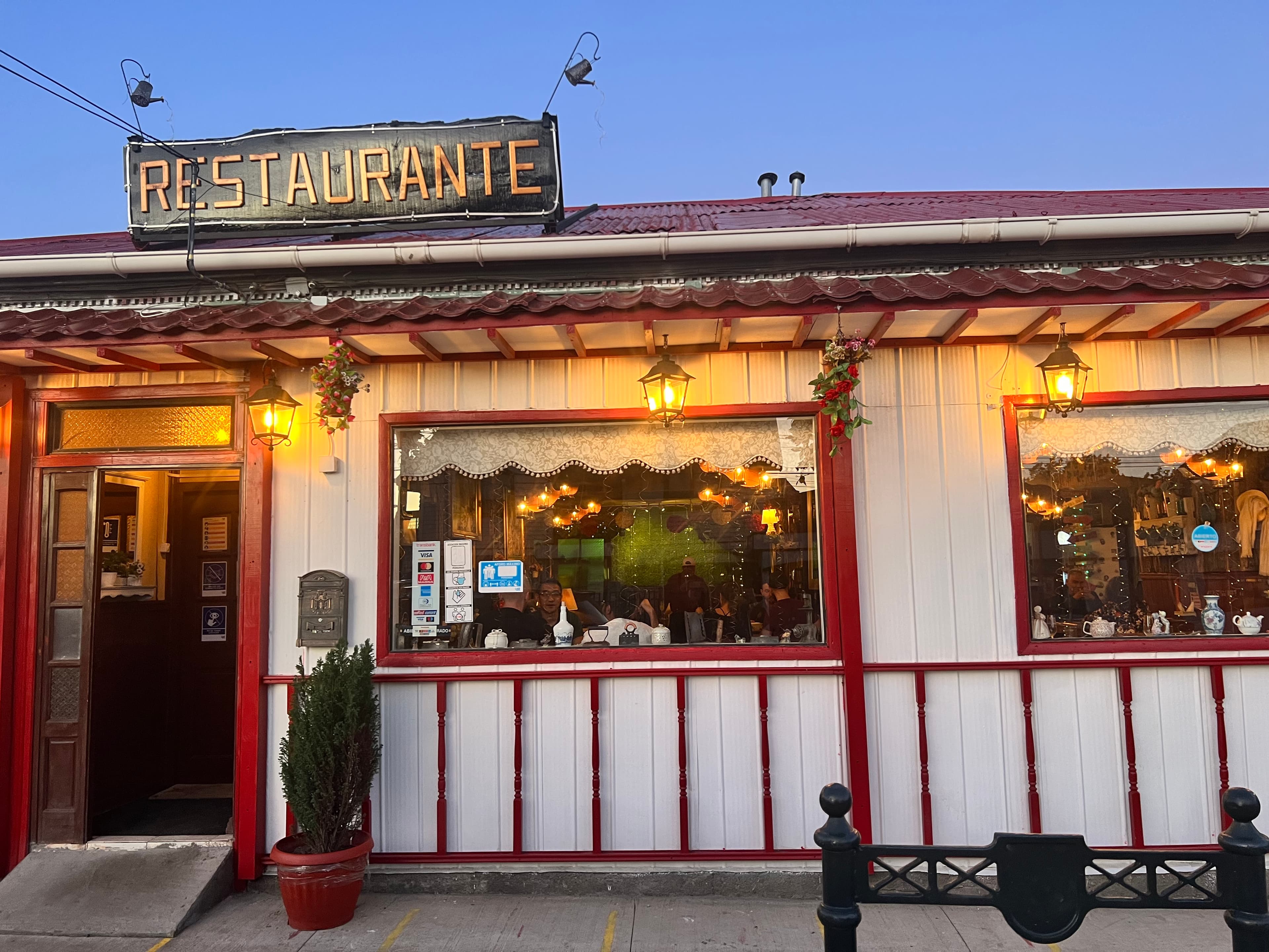 Picture of a restaurant