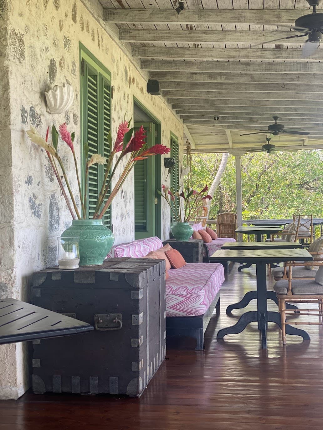 Piture of beautiful outdoor sitting arrangement.