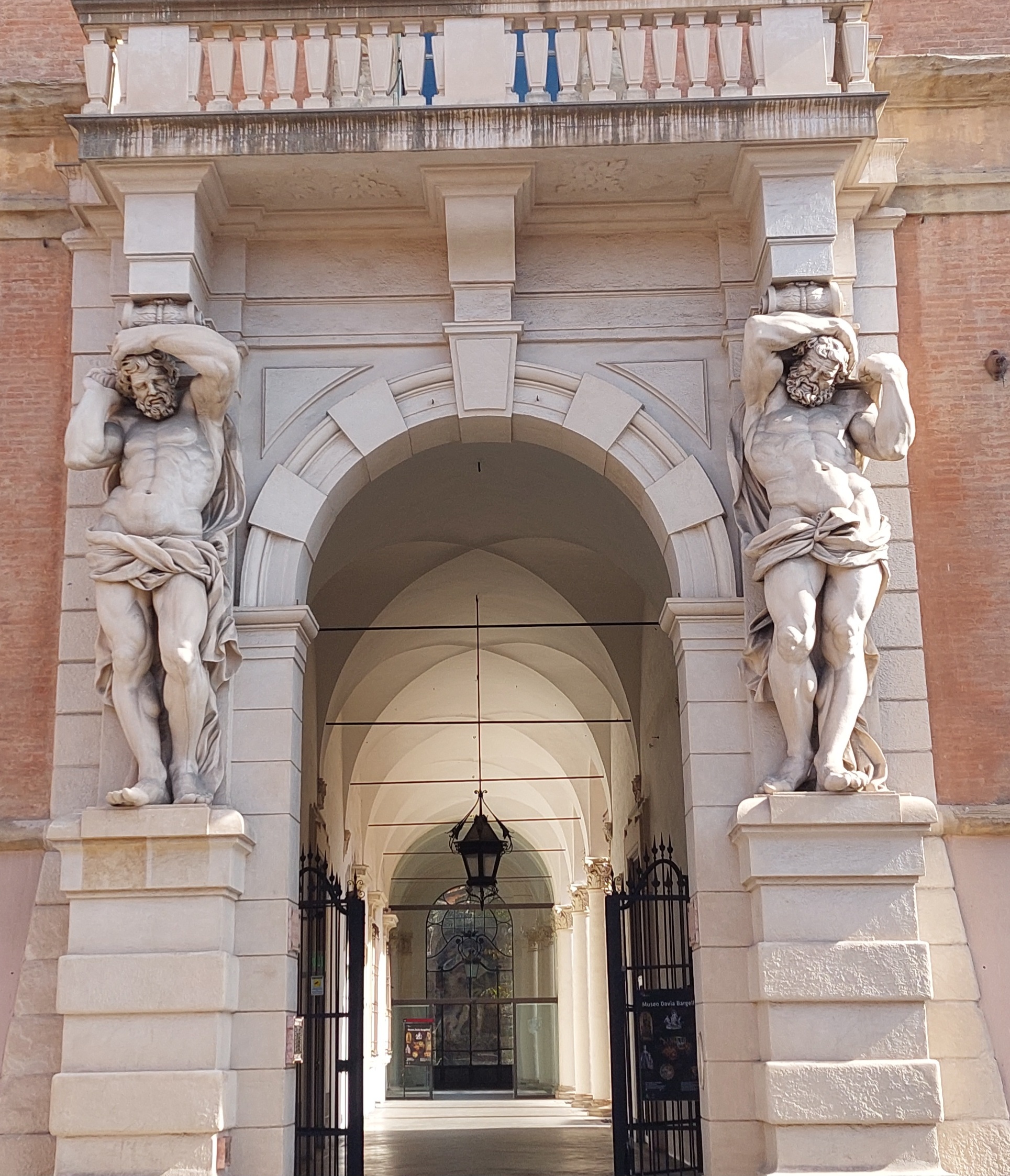 Sculpture of men holding the pillars