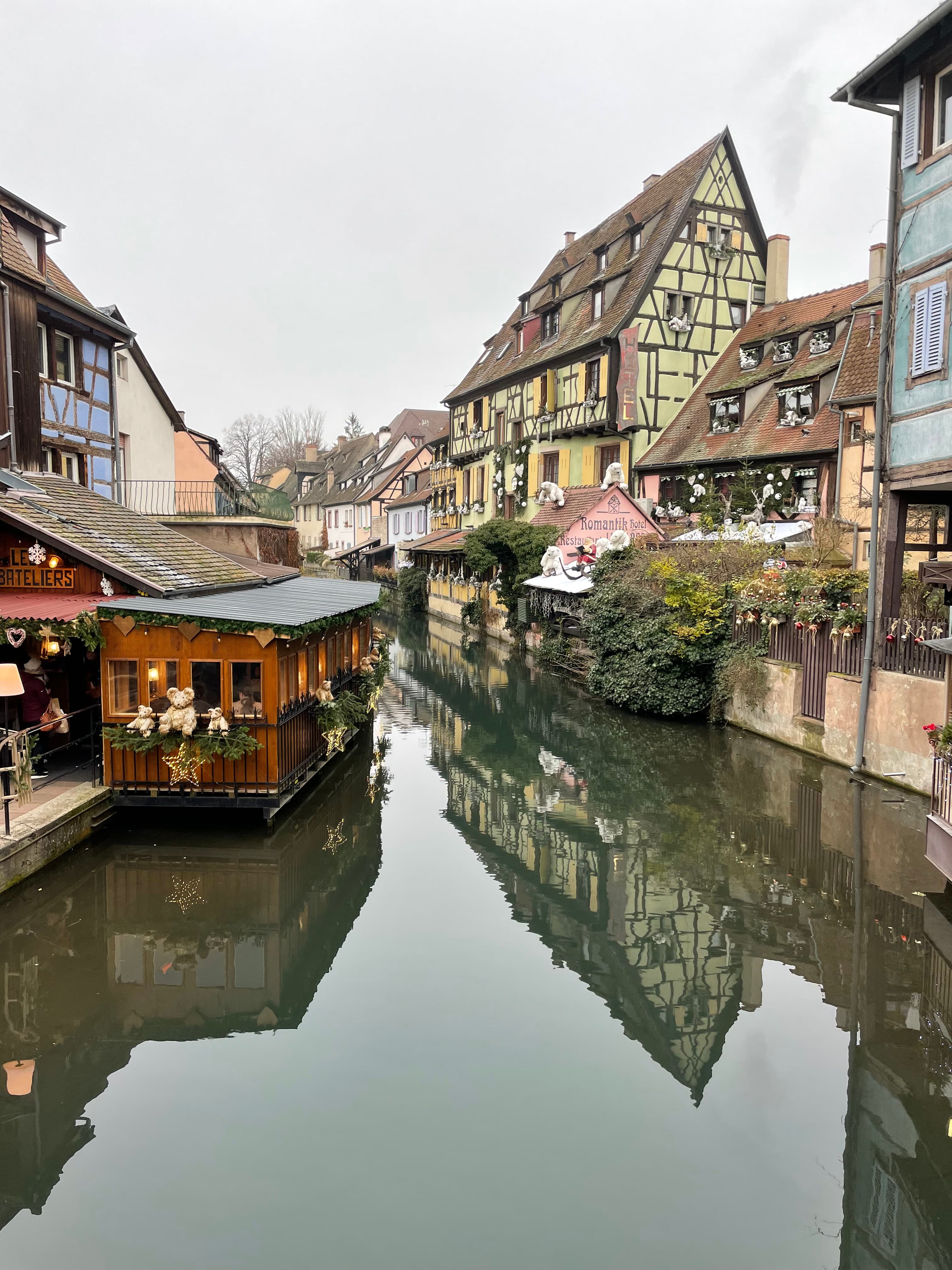 Restaurants and shops by the canal