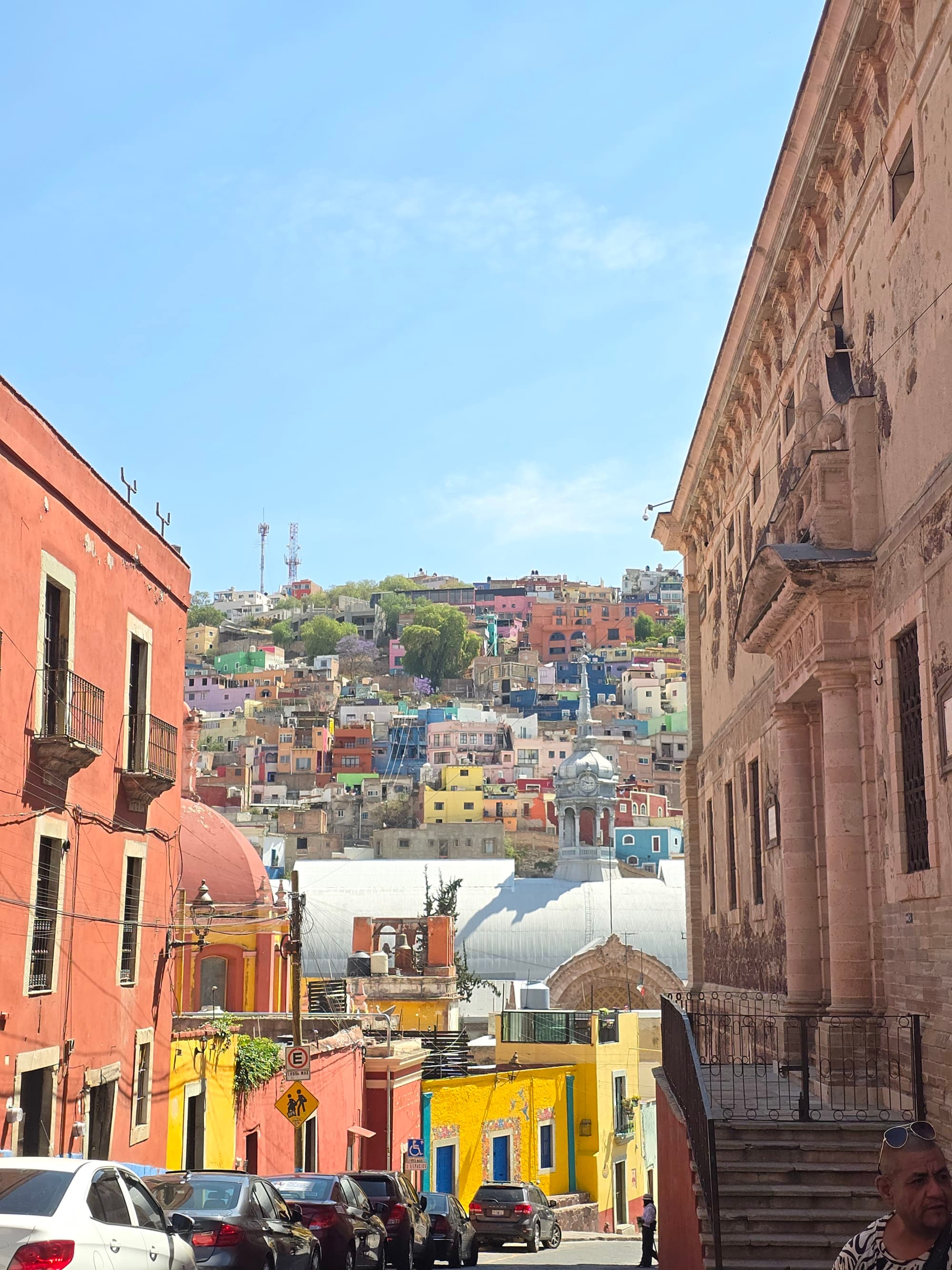 Guanajuato City: Your Travel Guide to Colorful Mexico curated by Alex Thomas