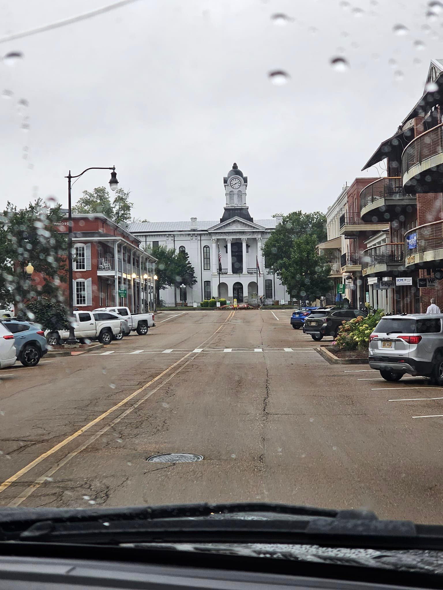 Beautiful view of Oxford Square on a rainy day
