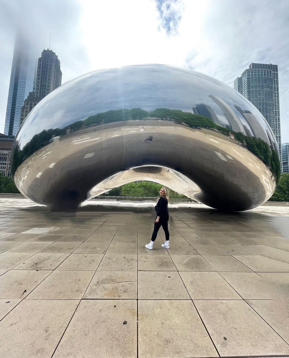 nicole in front of cloud gate