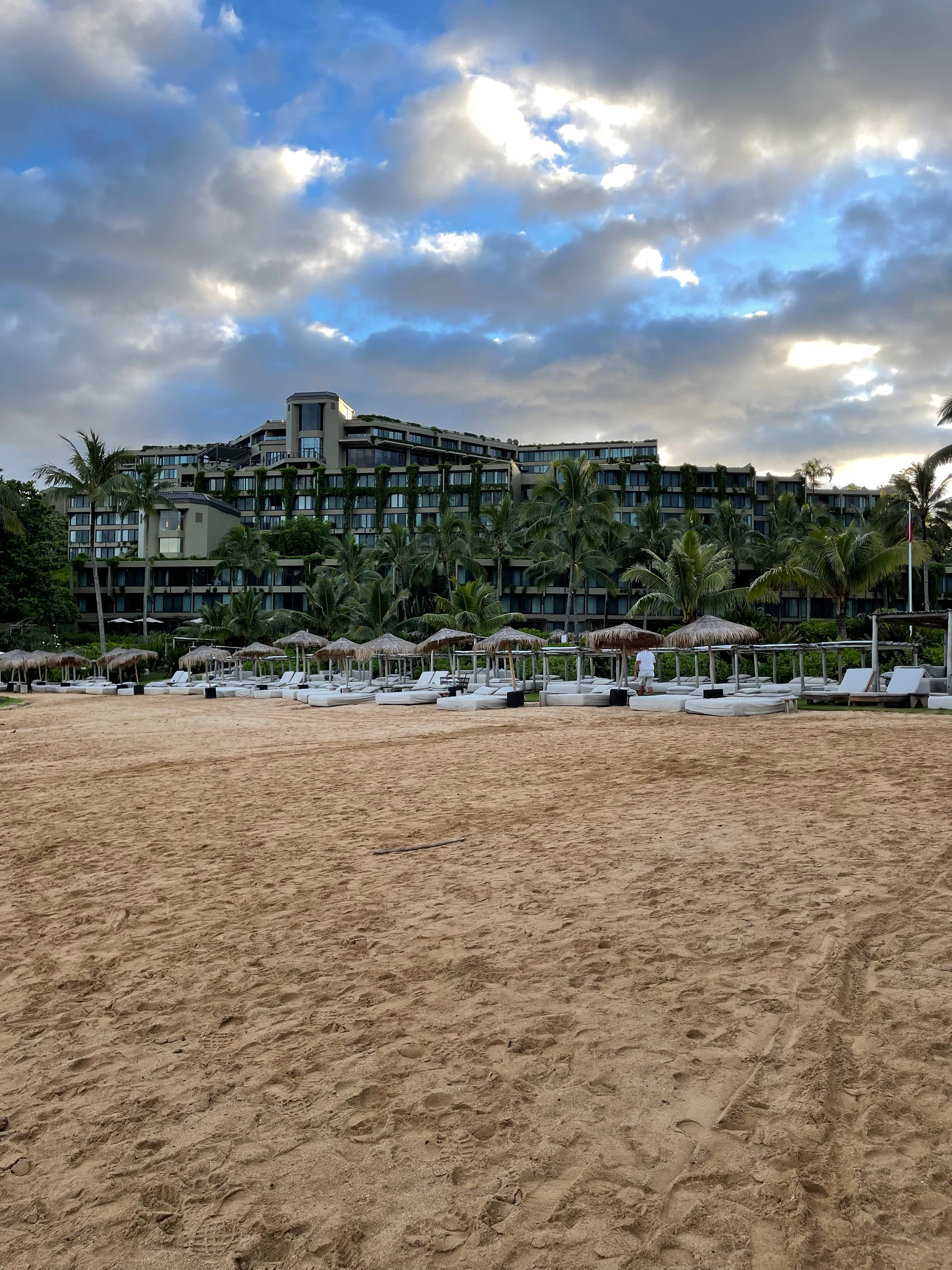 Discover the Magic of 1 Hotel Hanalei Bay curated by Savannah Bennett