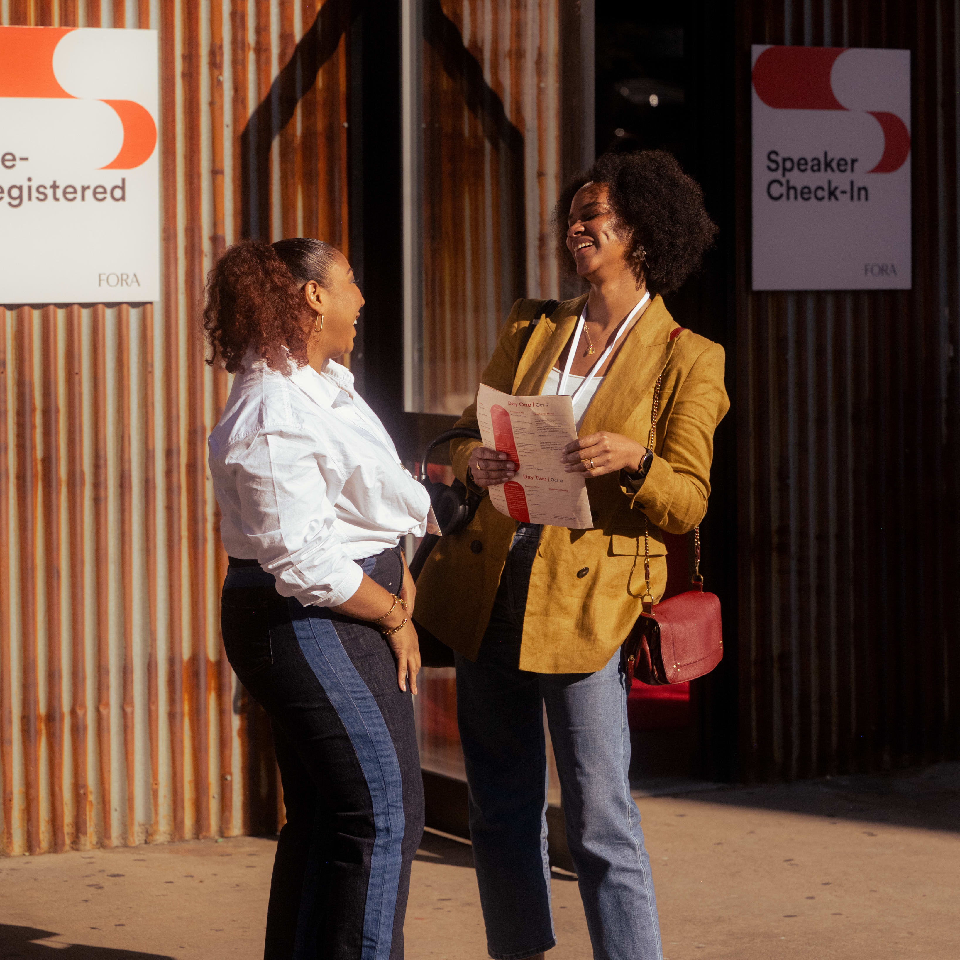 Fora - Forget everything you knew about travel agents