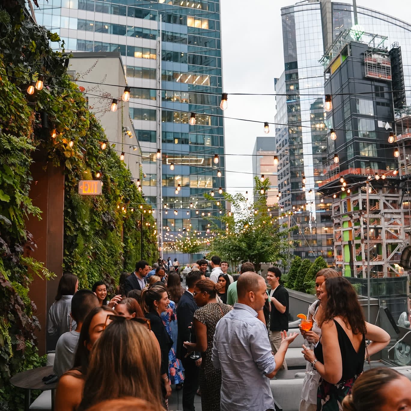 Fora - Keep your day job. Build your travel business.