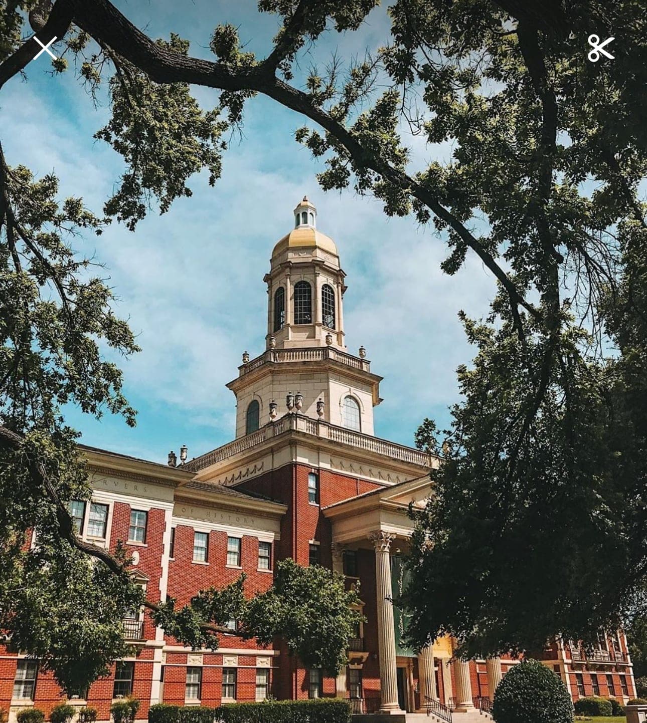 Campus Tours, Elevated: Where to Stay, Eat & Explore on Your College Visit curated by Caryn Ruocco