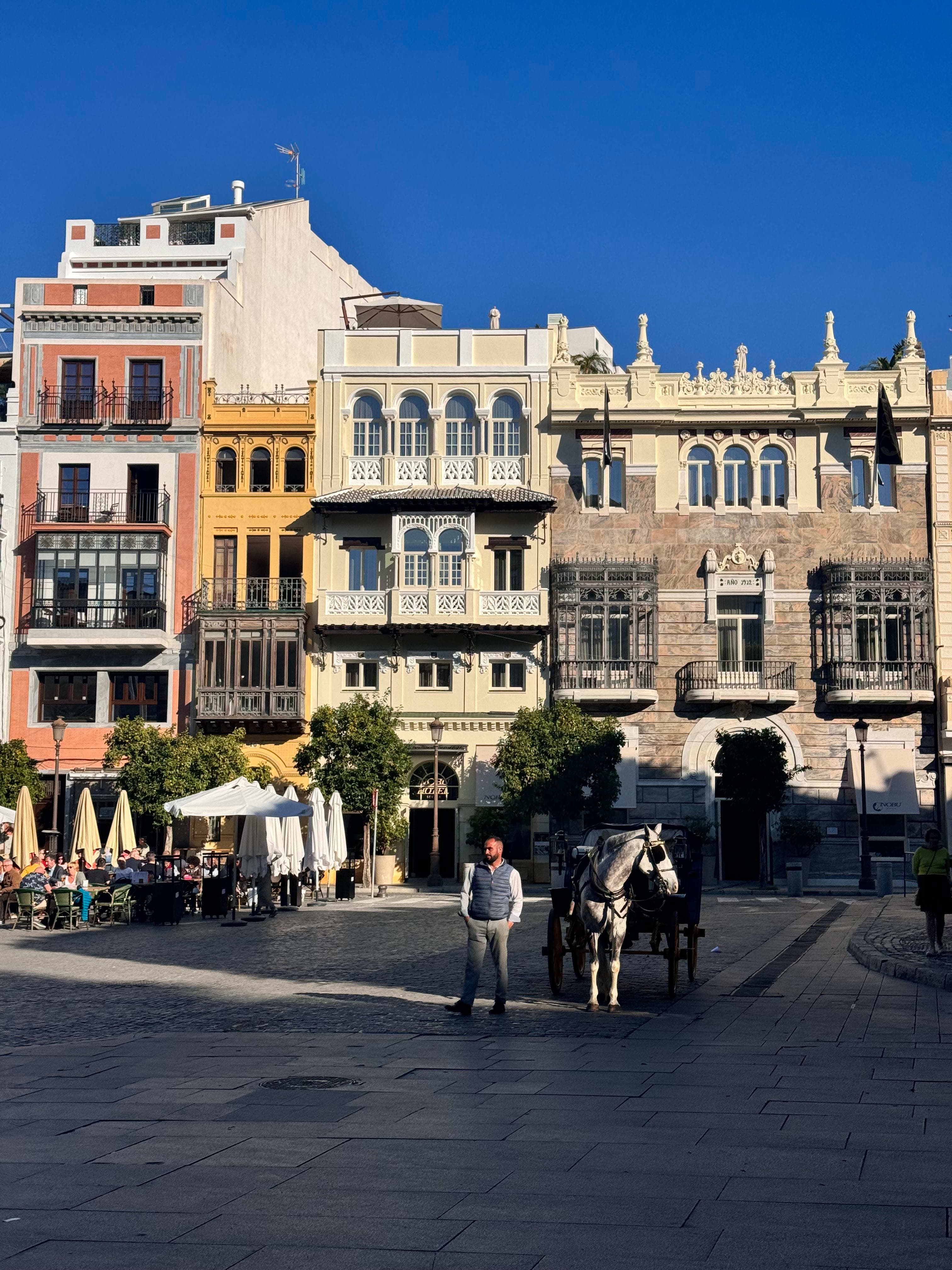 Sevilla Essentials: A Guide to Spain's Most Charming City curated by Maria Carolina