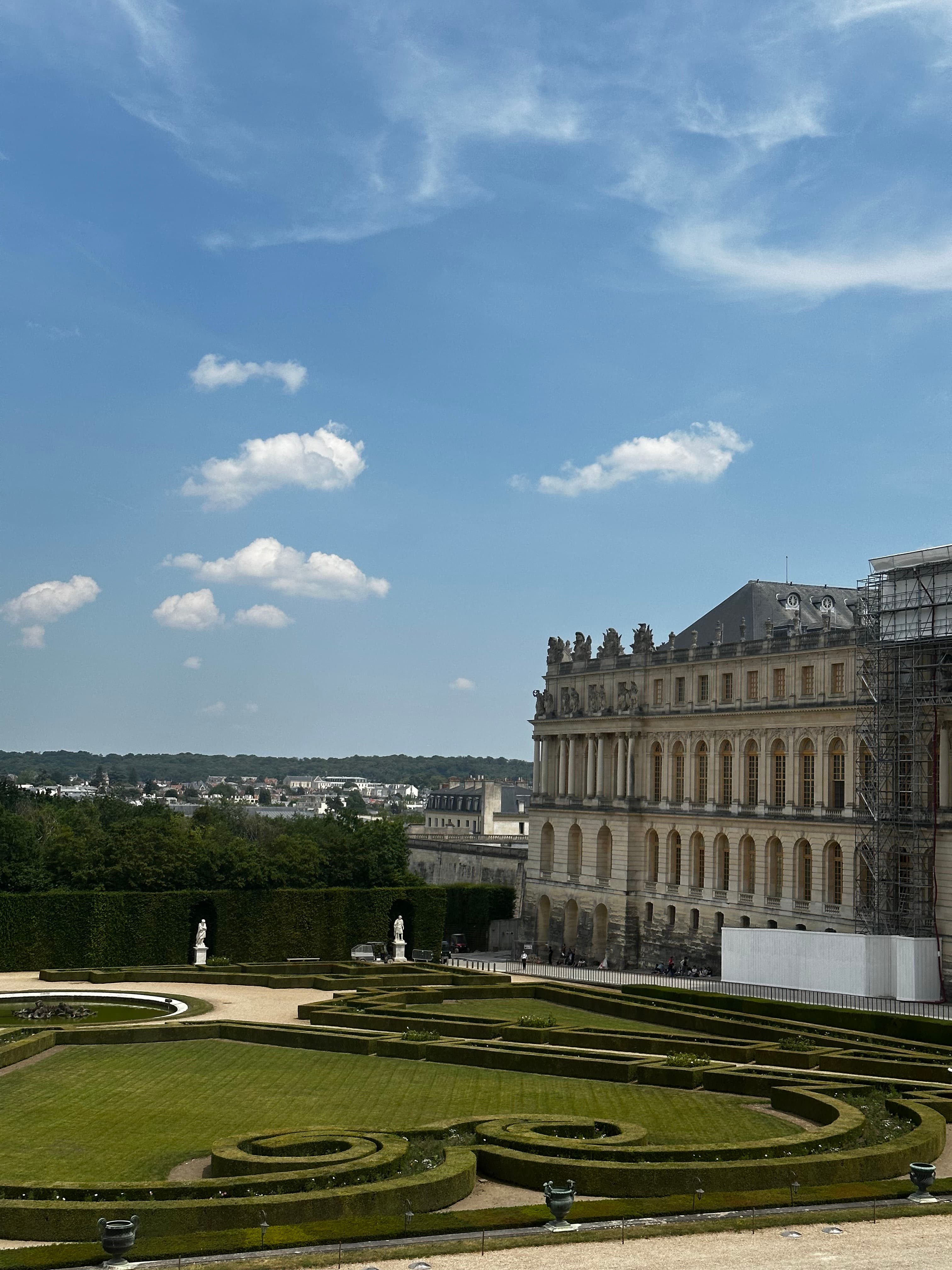 Pretty view of a large building looking over a manicured green lawn on a sunny day