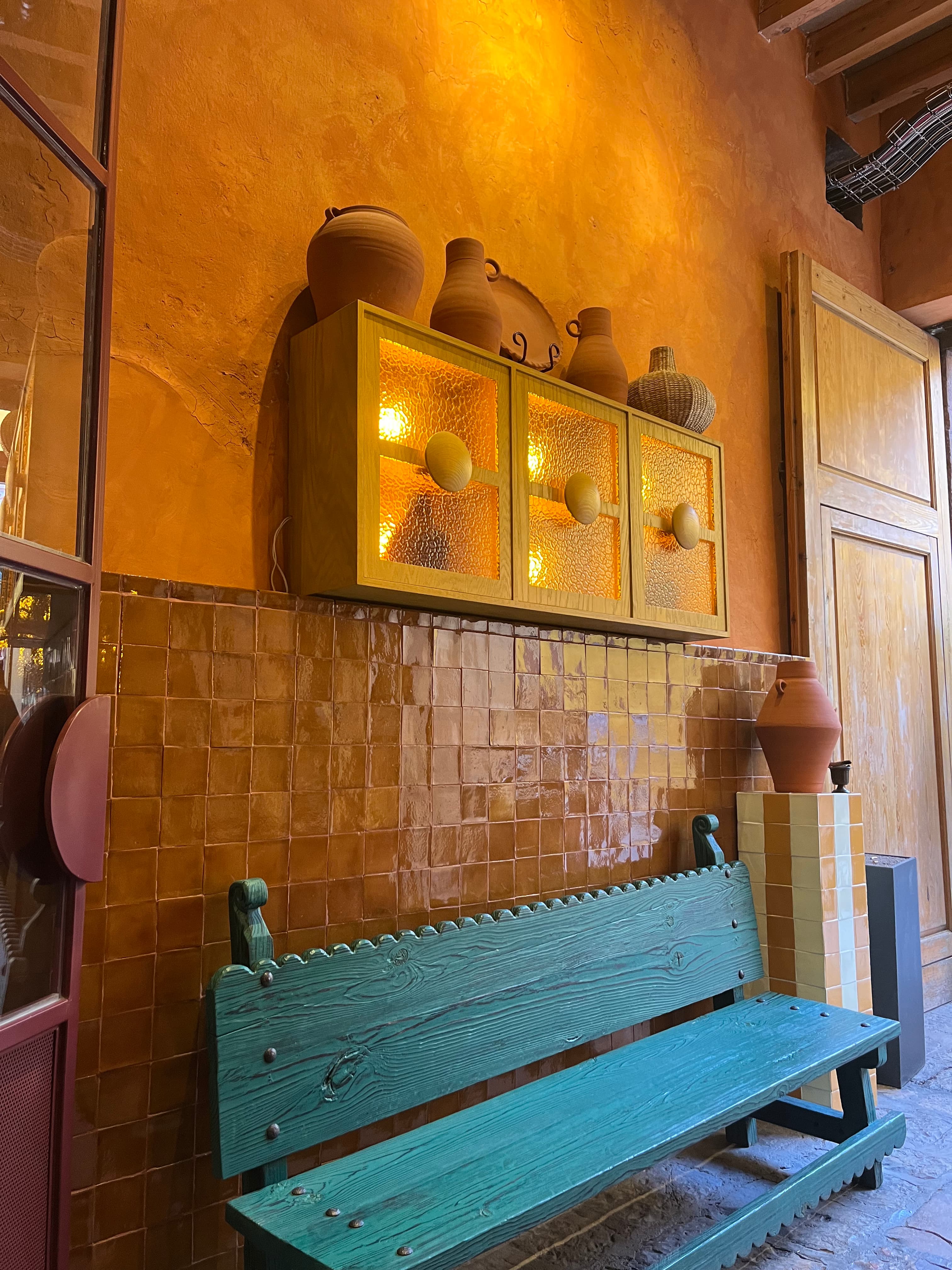 A bench with yellow lights