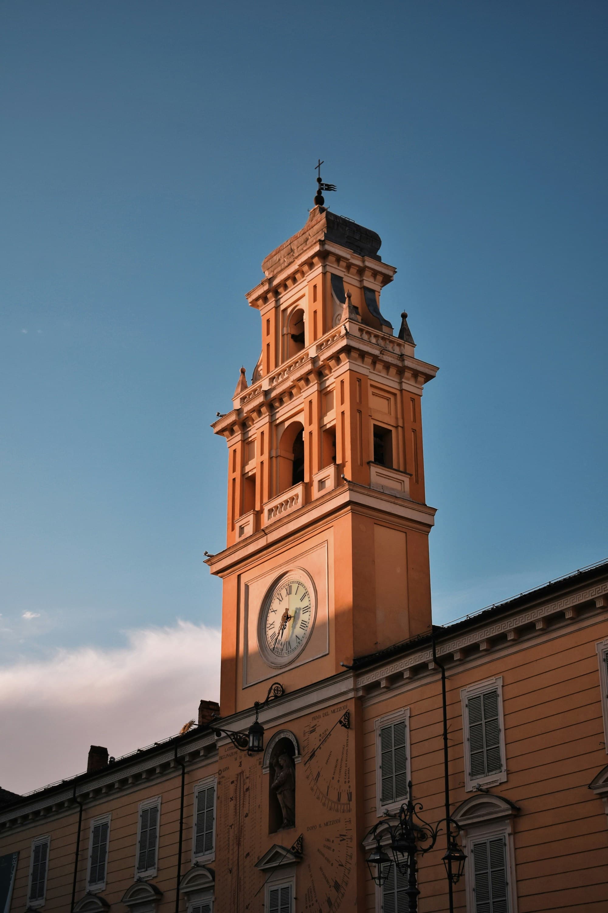 A picture of the clock on Independence Hall during daytime.