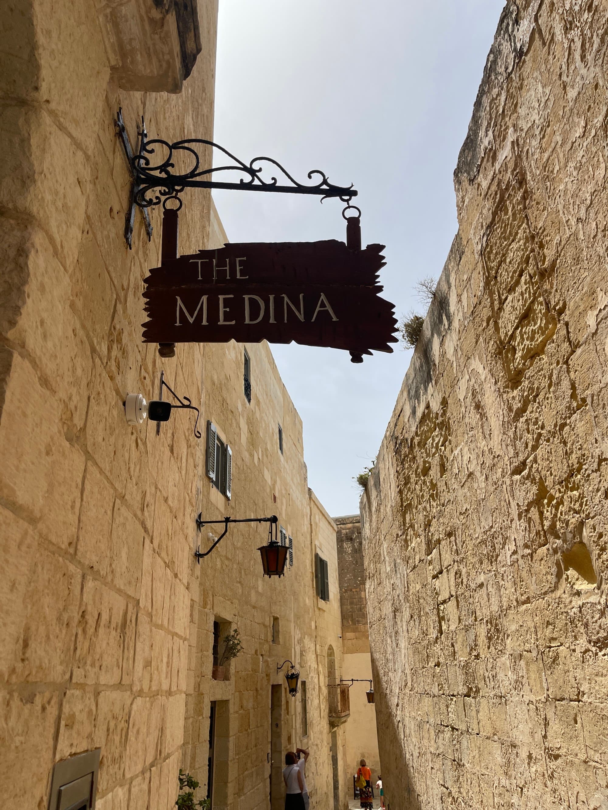 Mdina - Sandrine Ngwinondebe