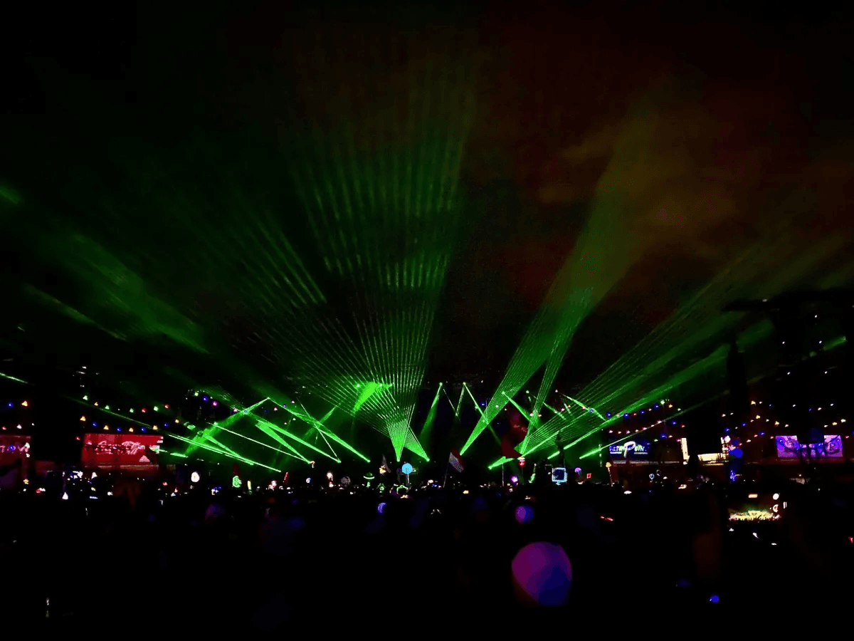 A picture of green strobe lighting at a concert in Las Vegas