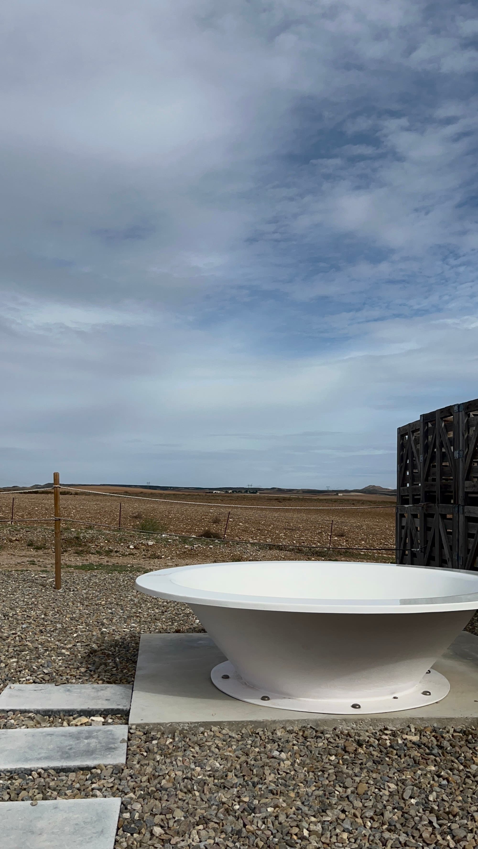 Bardenas Aire - Hotel room bubble suite with bath - Cathy Hamel