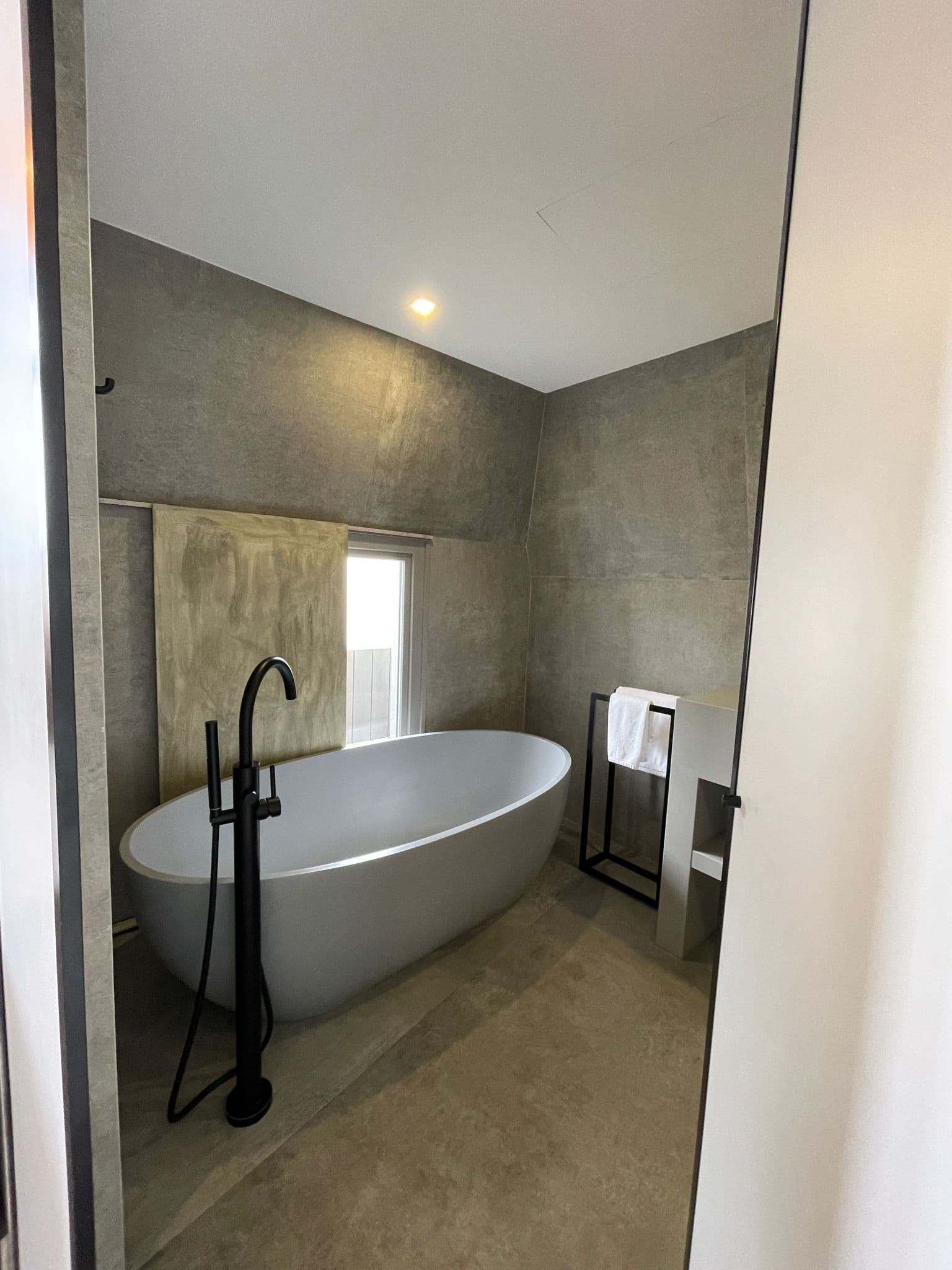 Junior Suite Bathroom1