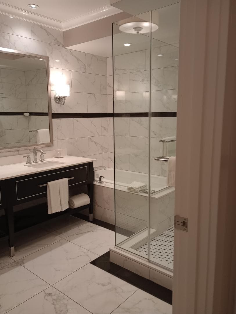 Bathroom to unwind and pamper in style