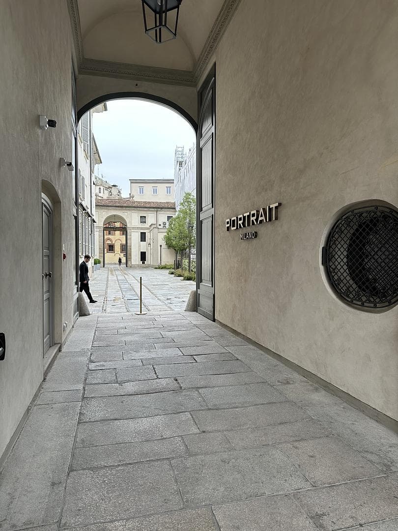 Entrance to the hotel