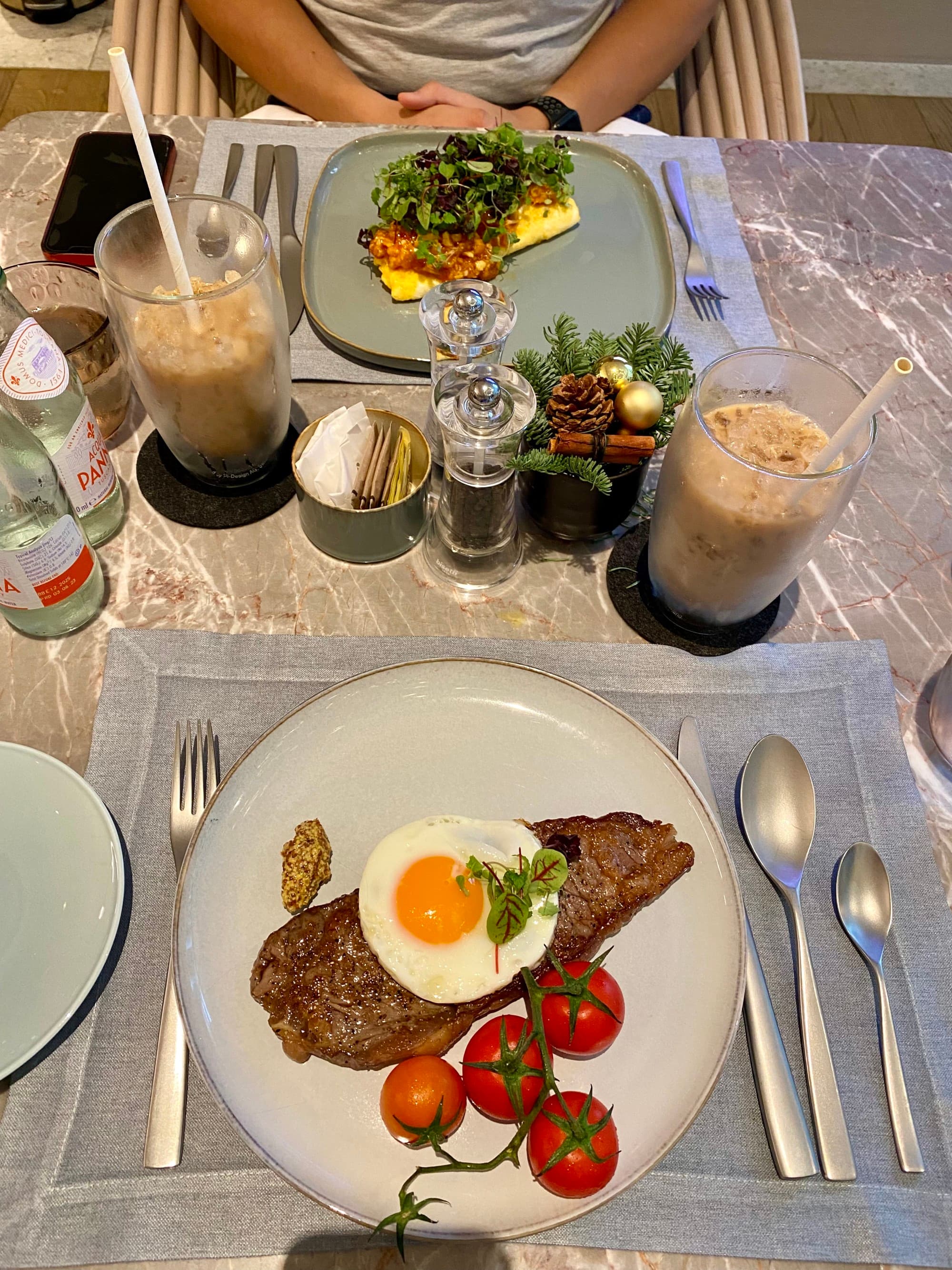 FS Singapore-Club Lounge Breakfast - Alicia Anderson