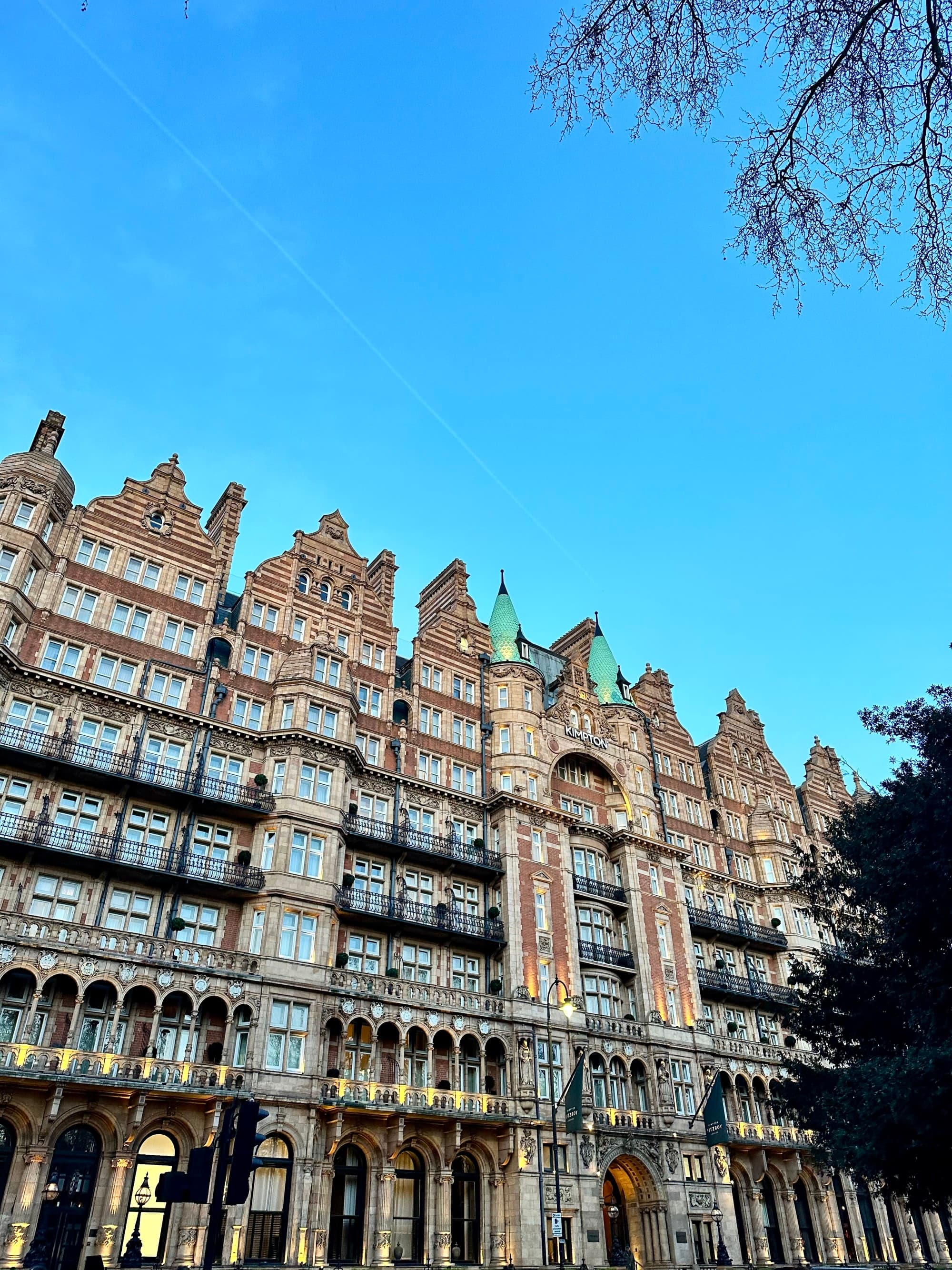 Exterior of a nice hotel with several stories.