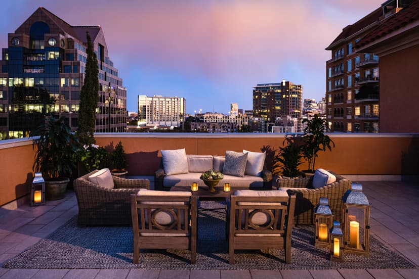 Relaxing penthouse terrace overlooking Dallas