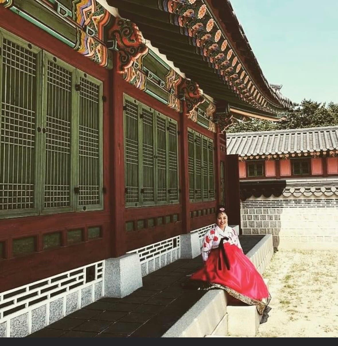 advisor in a traditional set up and dress