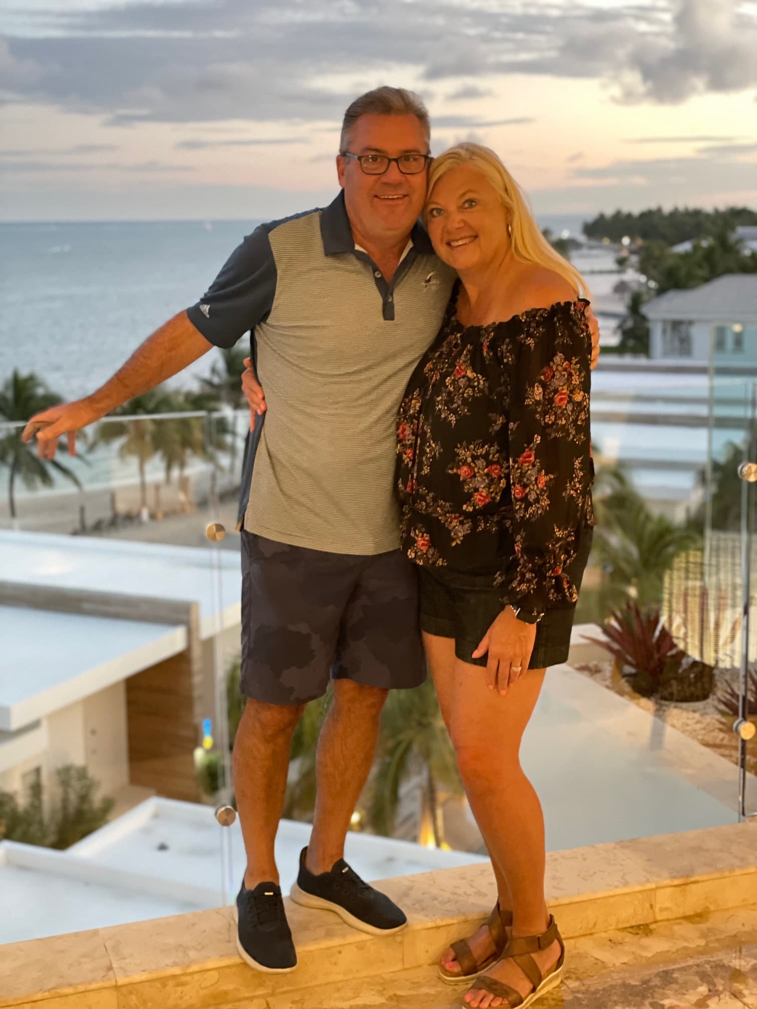 Travel advisor Leah Bedgood with spouse with a view of the ocean
