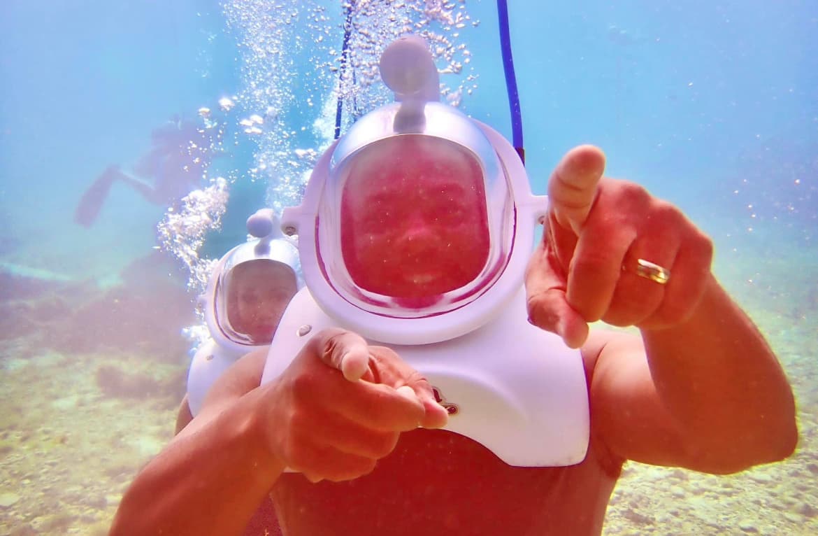 Picture of Lynelle doing Sea TREK helmet diving